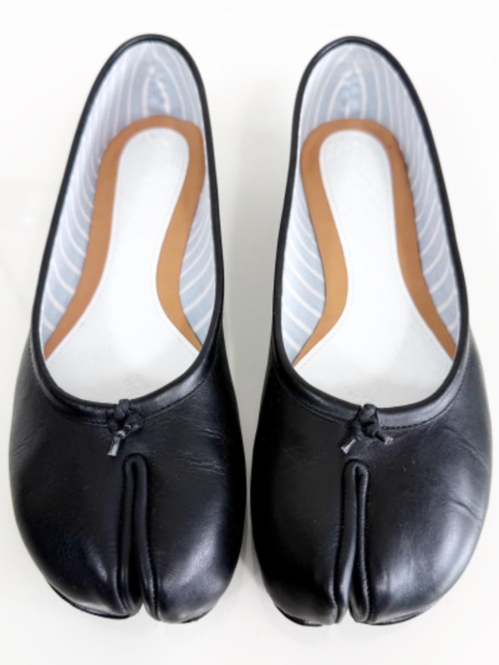 Maison Margiela Black Leather Tabi Flats - Picture 4 of 9